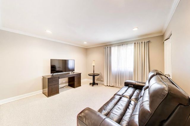 1631 E Greenwood Drive, Mount Prospect, IL 60056