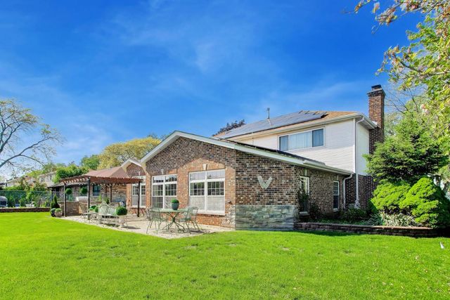 1631 E Greenwood Drive, Mount Prospect, IL 60056