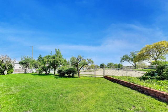 1631 E Greenwood Drive, Mount Prospect, IL 60056