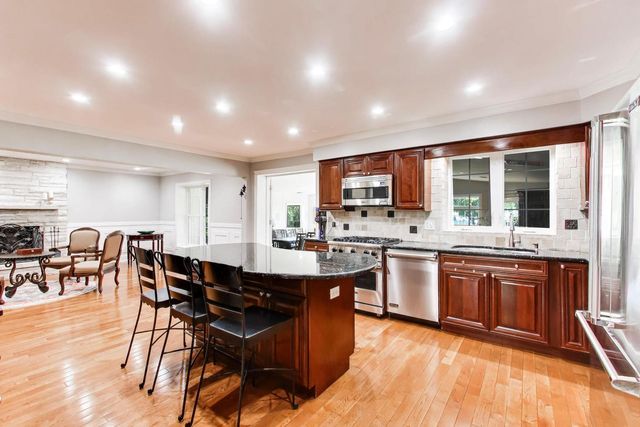 1631 E Greenwood Drive, Mount Prospect, IL 60056