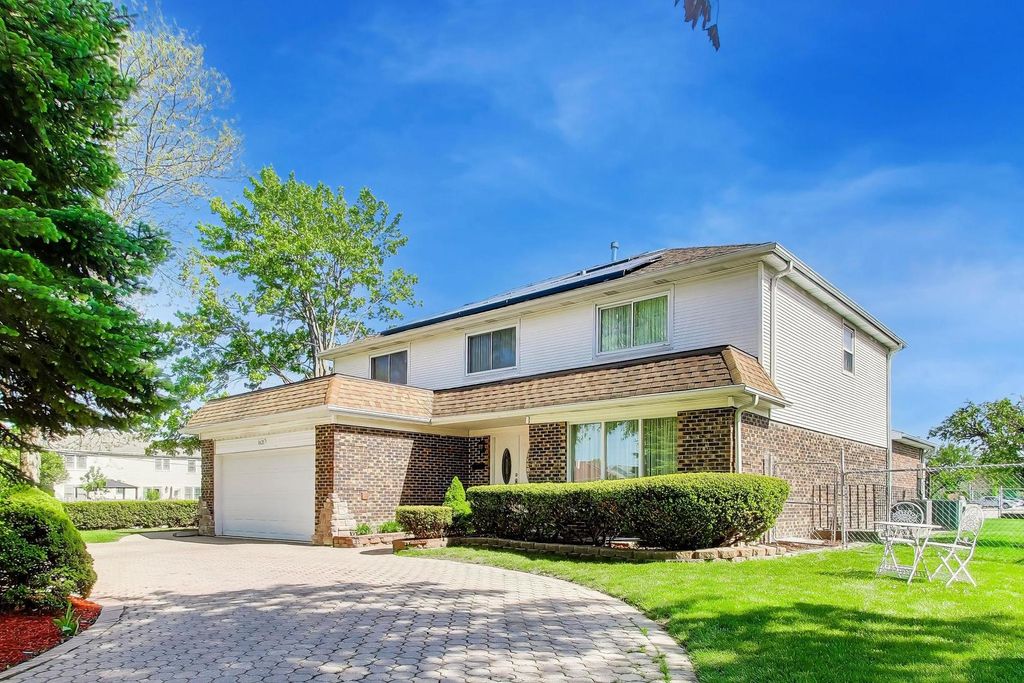 1631 E Greenwood Drive, Mount Prospect, IL 60056