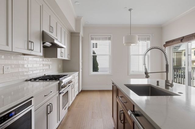 11 Tannery Brook Row 1, Somerville, MA 02144
