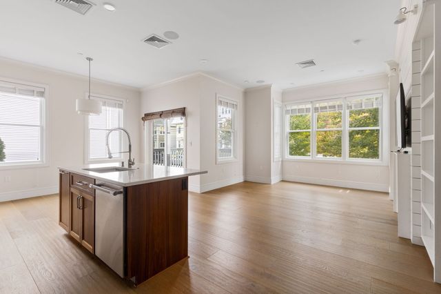 11 Tannery Brook Row 1, Somerville, MA 02144