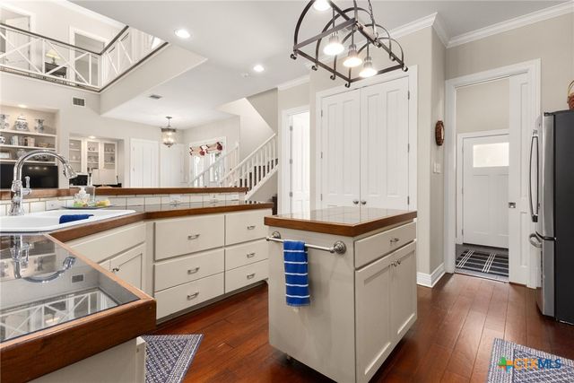 244 Lake Ridge Drive, Seguin, TX 78155