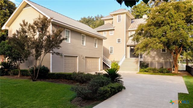 244 Lake Ridge Drive, Seguin, TX 78155