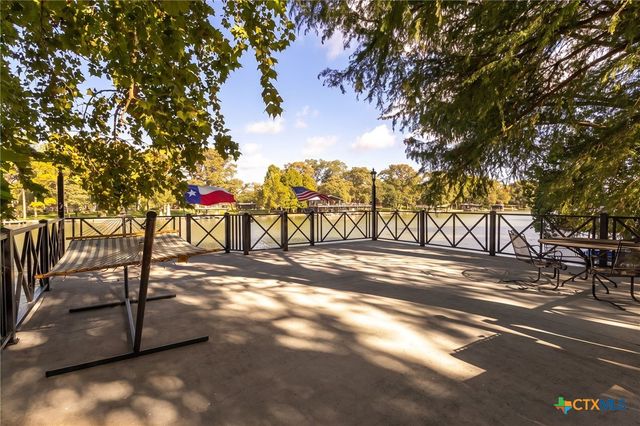 244 Lake Ridge Drive, Seguin, TX 78155