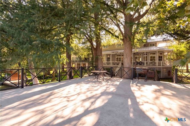 244 Lake Ridge Drive, Seguin, TX 78155