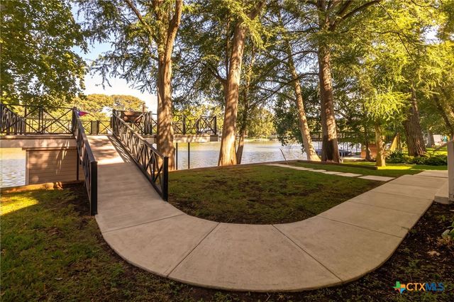 244 Lake Ridge Drive, Seguin, TX 78155