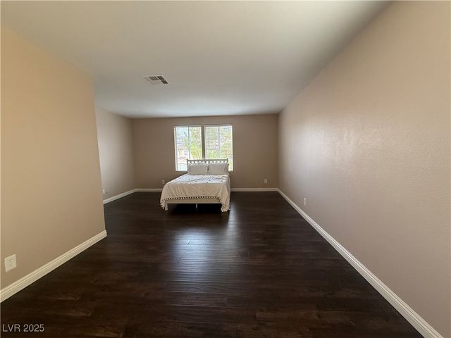 8061 Yellow Daisy Avenue, Las Vegas, NV 89147