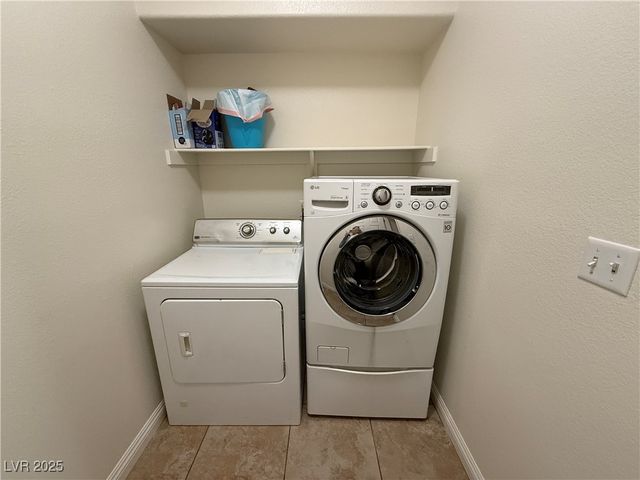 8061 Yellow Daisy Avenue, Las Vegas, NV 89147