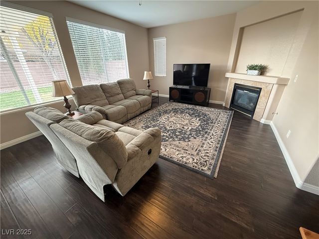 8061 Yellow Daisy Avenue, Las Vegas, NV 89147