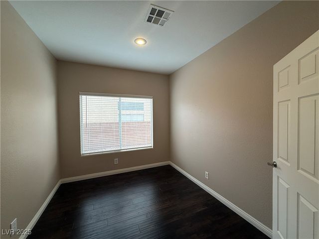 8061 Yellow Daisy Avenue, Las Vegas, NV 89147