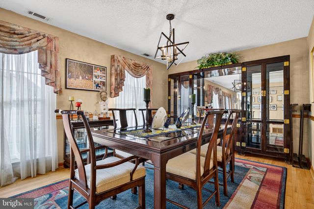 68 LONGWOOD DR, Sicklerville, NJ 08081