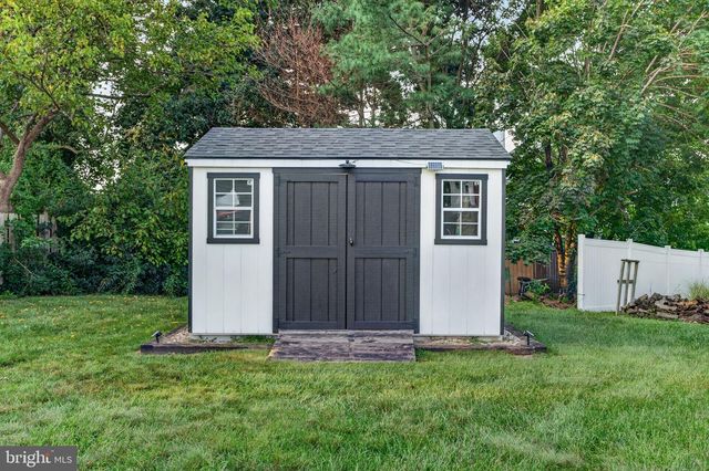 68 LONGWOOD DR, Sicklerville, NJ 08081
