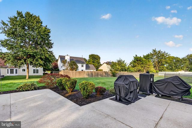 68 LONGWOOD DR, Sicklerville, NJ 08081