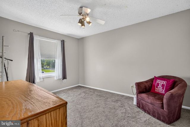 68 LONGWOOD DR, Sicklerville, NJ 08081