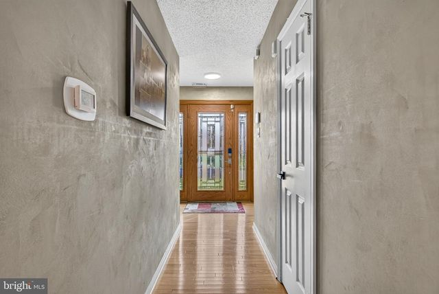 68 LONGWOOD DR, Sicklerville, NJ 08081