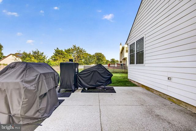 68 LONGWOOD DR, Sicklerville, NJ 08081