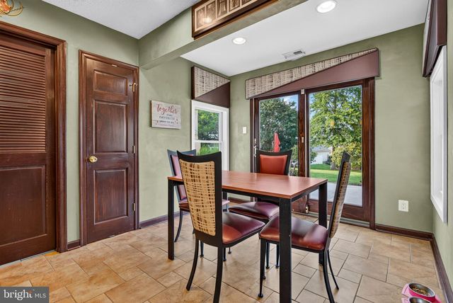 68 LONGWOOD DR, Sicklerville, NJ 08081