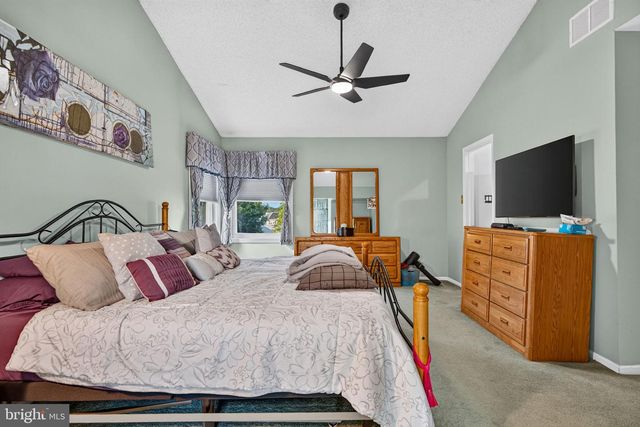 68 LONGWOOD DR, Sicklerville, NJ 08081