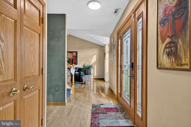 68 LONGWOOD DR, Sicklerville, NJ 08081