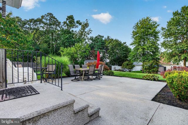 68 LONGWOOD DR, Sicklerville, NJ 08081