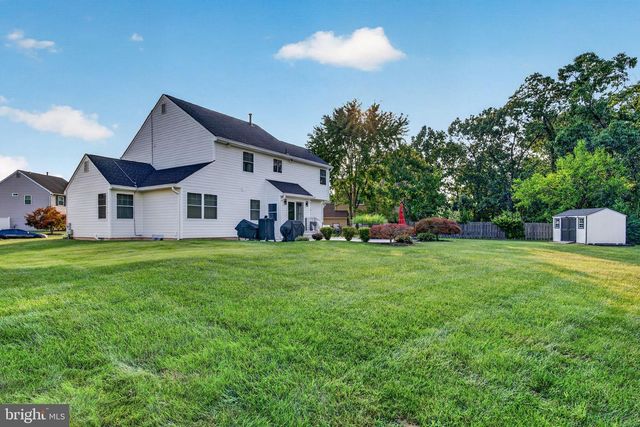 68 LONGWOOD DR, Sicklerville, NJ 08081