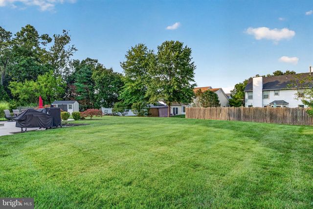 68 LONGWOOD DR, Sicklerville, NJ 08081