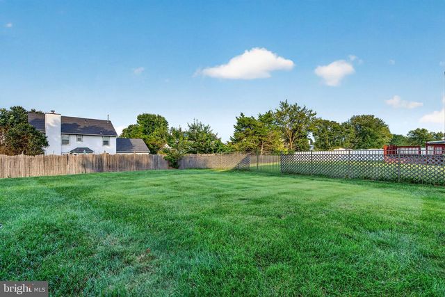 68 LONGWOOD DR, Sicklerville, NJ 08081