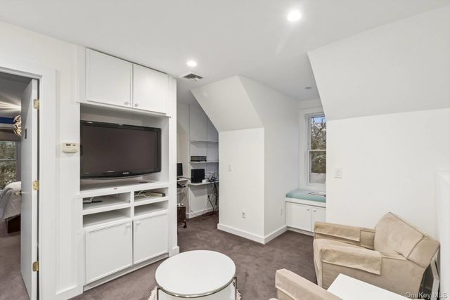 19 Walnut Avenue, East Quogue, NY 11942