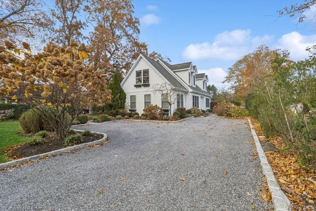 19 Walnut Avenue, East Quogue, NY 11942