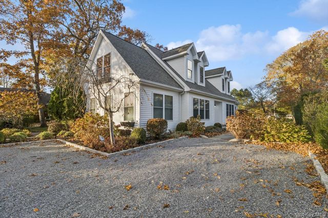 19 Walnut Avenue, East Quogue, NY 11942