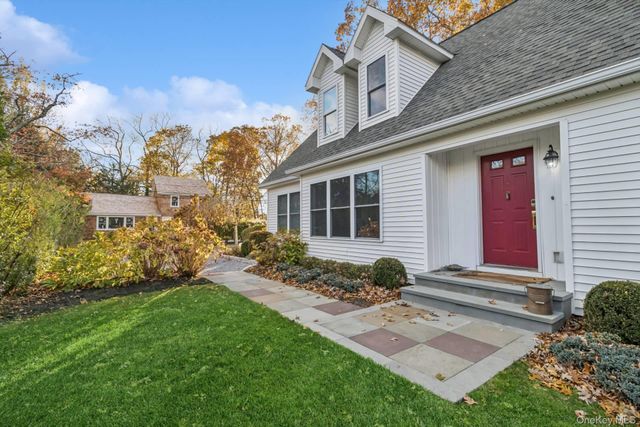 19 Walnut Avenue, East Quogue, NY 11942