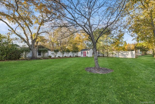 19 Walnut Avenue, East Quogue, NY 11942