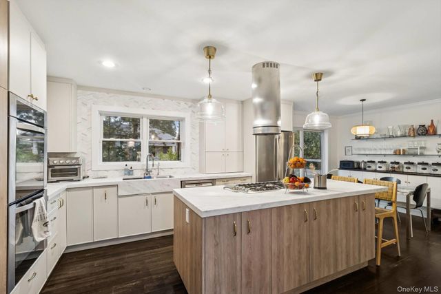 19 Walnut Avenue, East Quogue, NY 11942