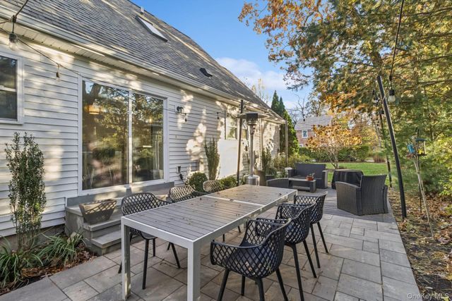 19 Walnut Avenue, East Quogue, NY 11942