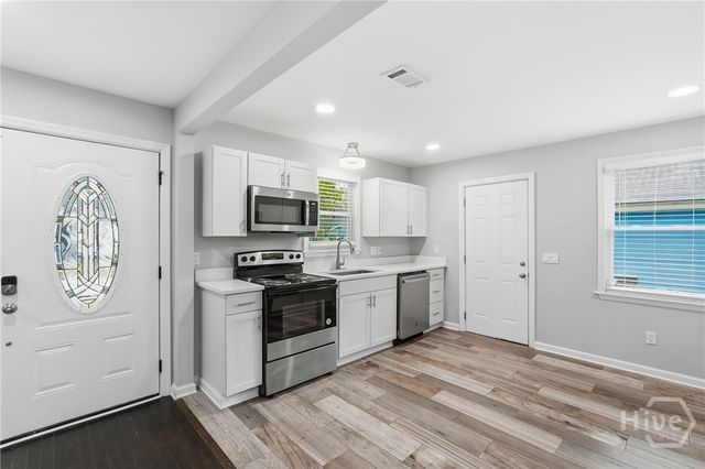 701 E 35th Street, Savannah, GA 31401