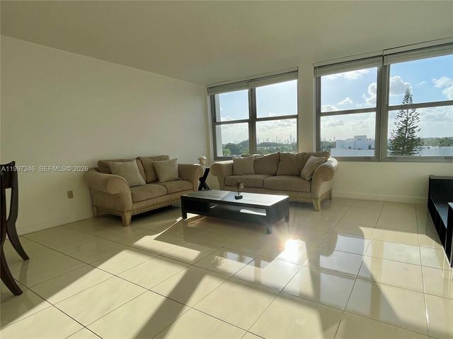 2899 Collins Ave 810, Miami Beach, FL 33140