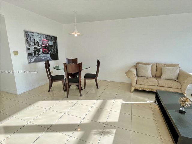 2899 Collins Ave 810, Miami Beach, FL 33140