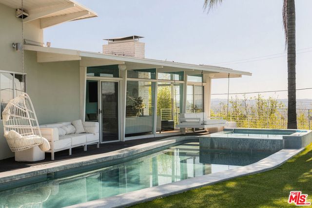 8411 Hollywood Boulevard, Los Angeles, CA 90069