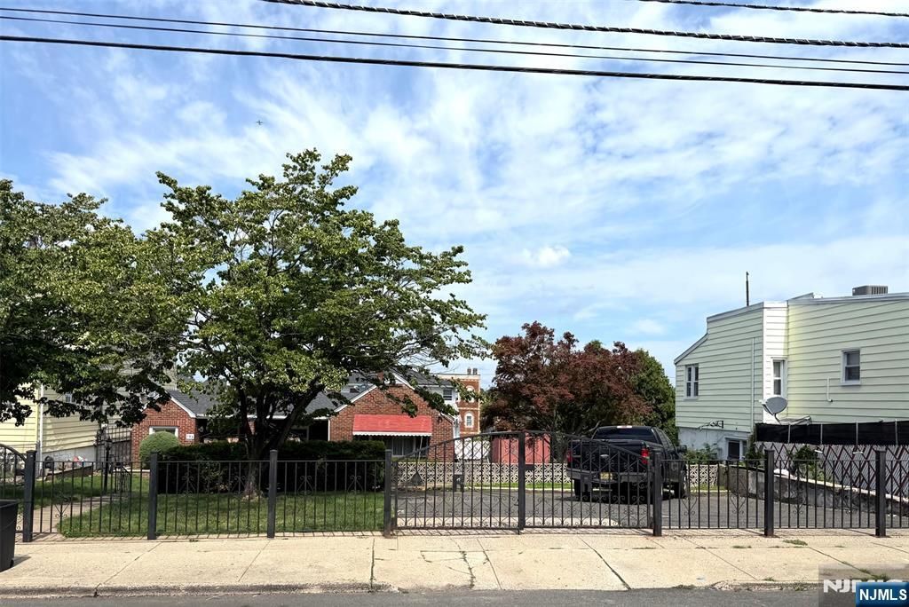 193 Macarthur Avenue, Garfield, NJ 07026