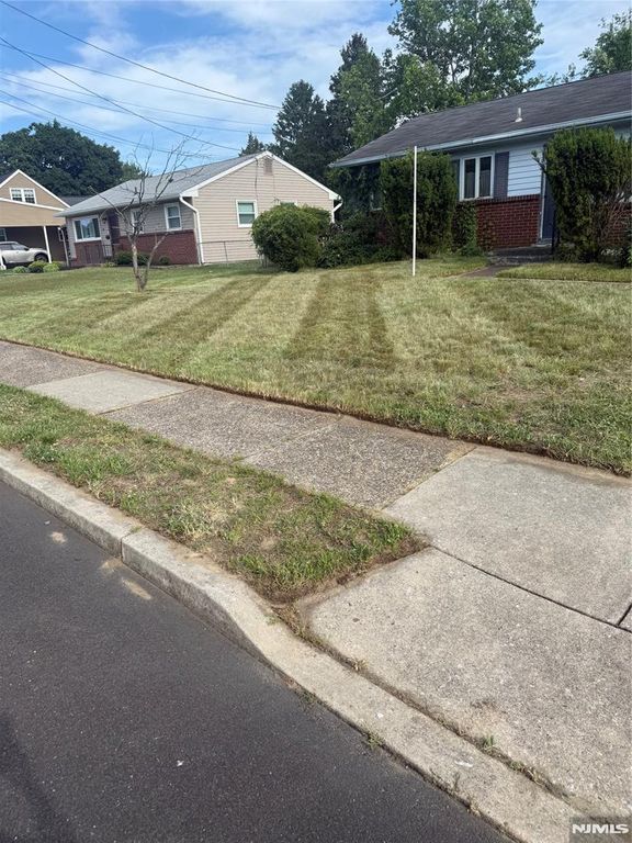 8 Boswell Road, Evesham, NJ 08053