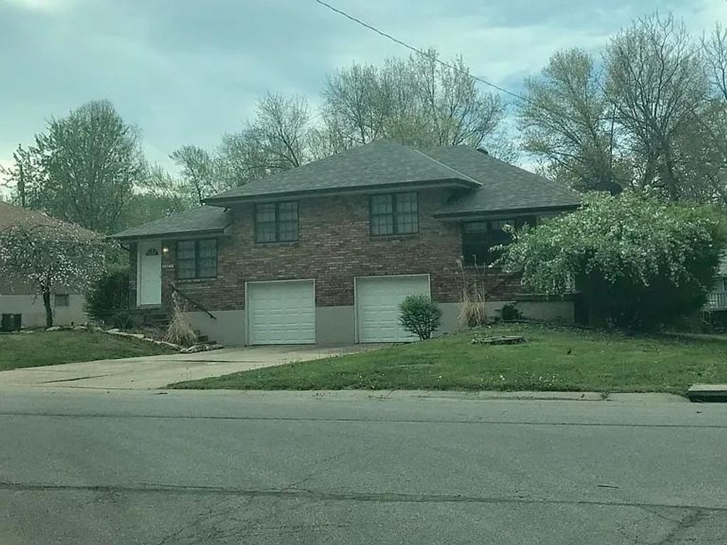 200 NE Knox Street, Blue Springs, MO 64014