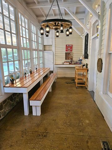 301 W Larissa, Jacksonville, TX 75766