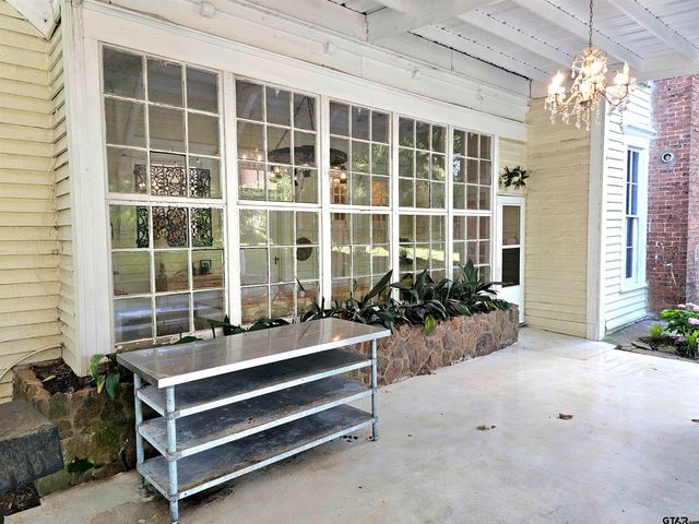 301 W Larissa, Jacksonville, TX 75766