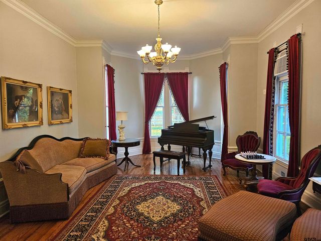 301 W Larissa, Jacksonville, TX 75766