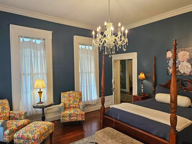 301 W Larissa, Jacksonville, TX 75766