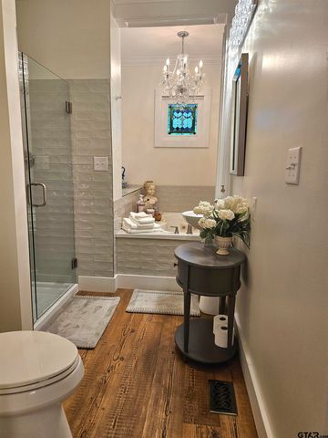 301 W Larissa, Jacksonville, TX 75766