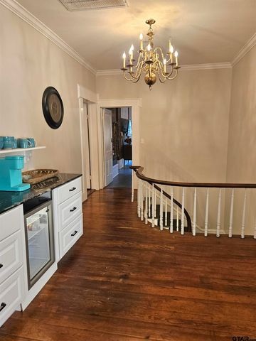 301 W Larissa, Jacksonville, TX 75766