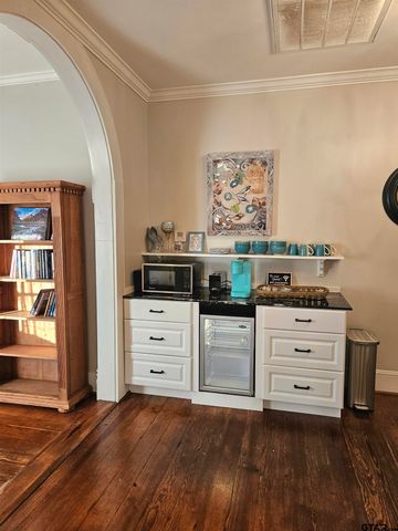 301 W Larissa, Jacksonville, TX 75766